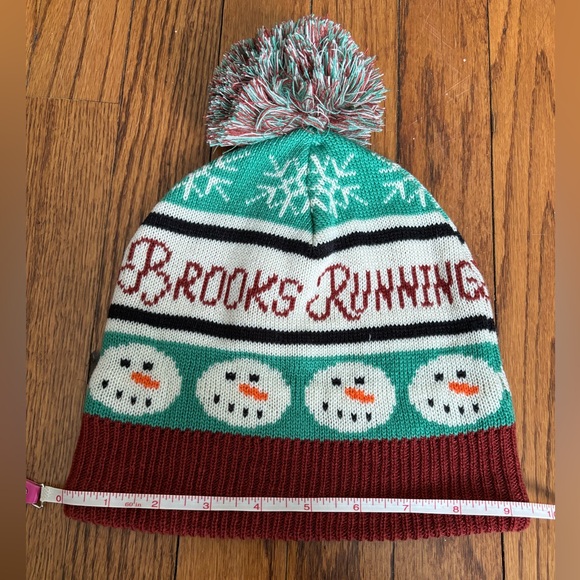 NWT Brooks Running Snowman Beanie Hat - Picture 5 of 10